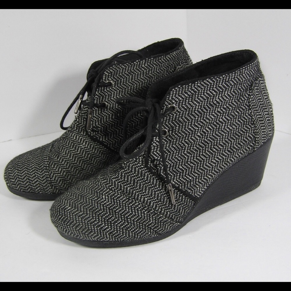 TOMS- desert wedge sz 8